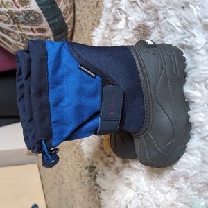Kids Columbia winter boots size 8
